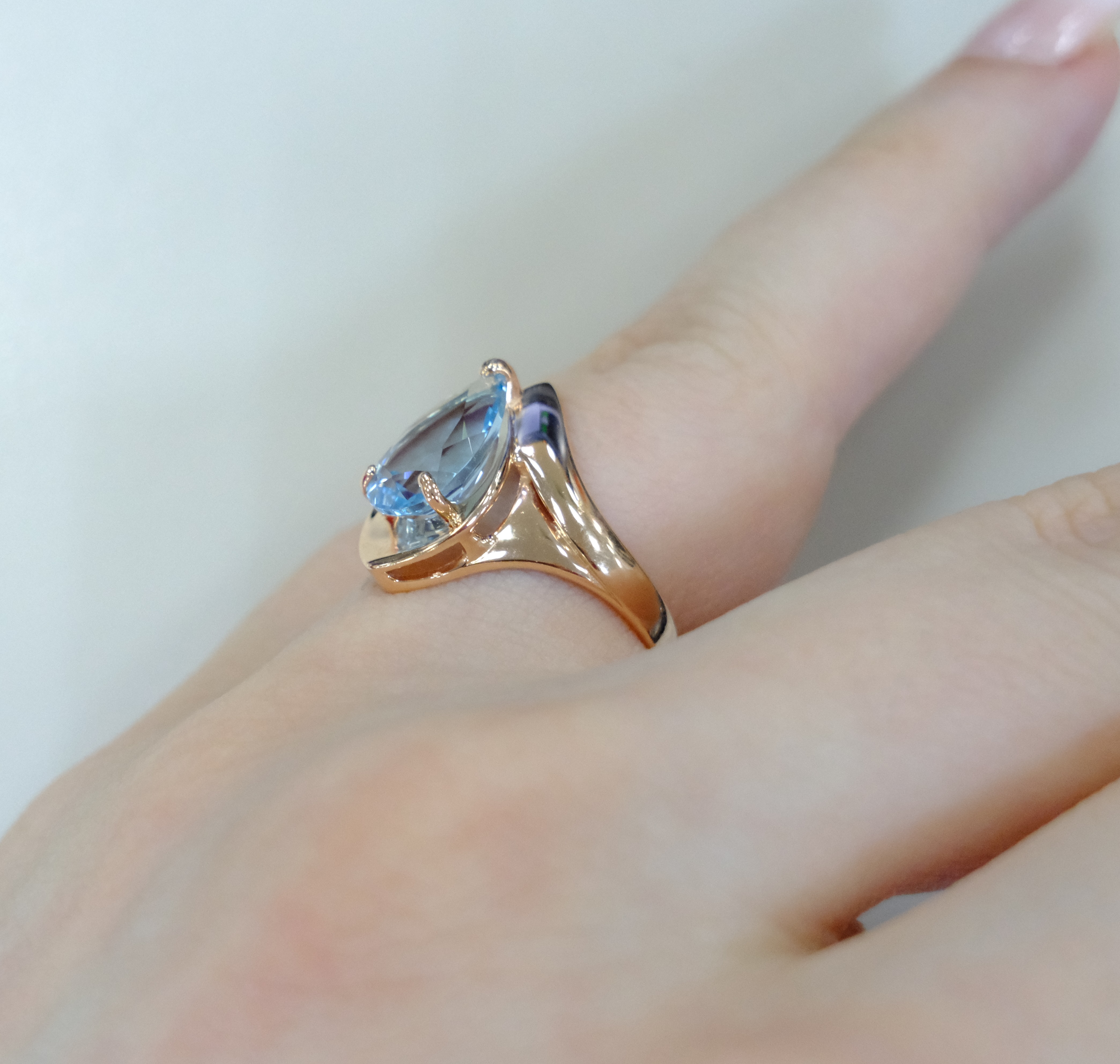 Серебряное кольцо с топазом